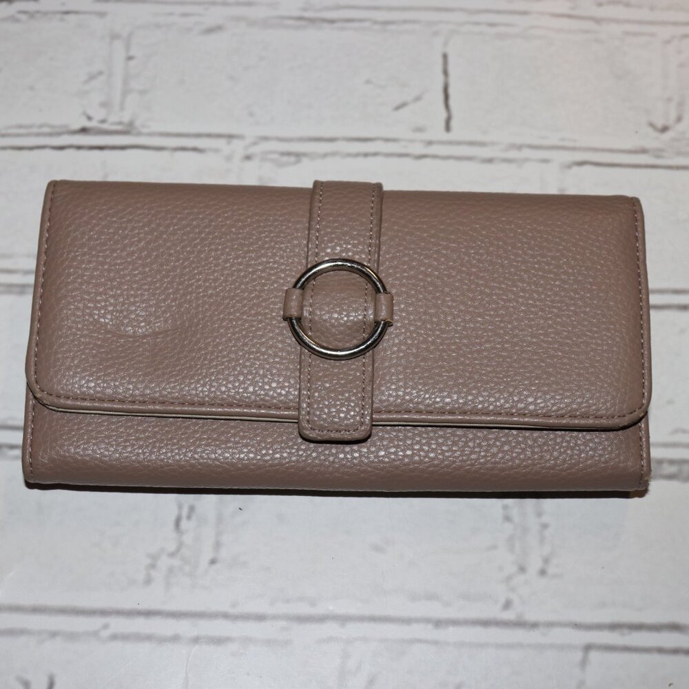 👜 Taupe Textured Wallet · 4" x 8" · Ring Clasp Detail